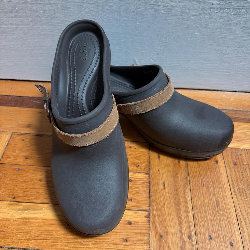 CROCS Sarah Women's Brown and Tan Clogs Mules